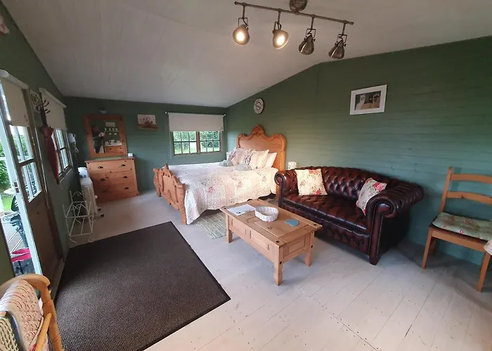 Marshland Alpacas Glamping Lodge