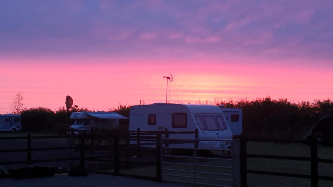 Marshland Alpacas Glamping * New Holland